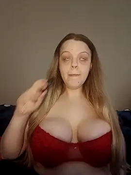 AuroraMaexox online show from November 17, 2025, 12:09 pm