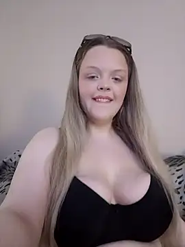 AuroraMaexox online show from October 8, 2025, 1:01 pm