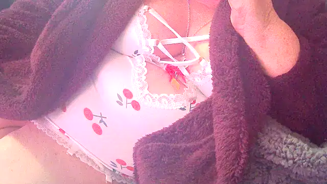 Playful MILF Demi online show from February 15, 2026, 10:20 pm