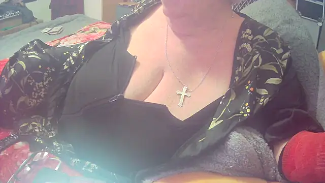 Playful MILF Demi online show from October 21, 2025, 9:25 pm