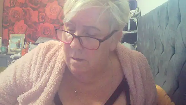 Playful MILF Demi online show from November 6, 2025, 9:57 am