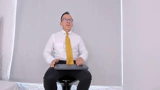 Snapshot of _axelking_ chatting on October 28, 2025, 11:42 am axelking online show from October 28, 2025, 11:42 am