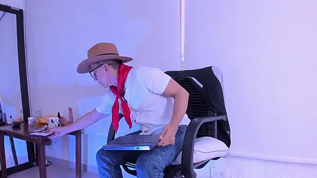  axelking  online show from February 2, 2026, 11:42 am