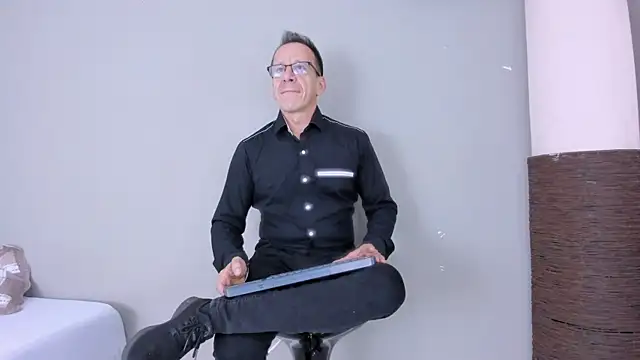 Snapshot of _axelking_ chatting on November 10, 2025, 11:48 am axelking online show from November 10, 2025, 11:48 am