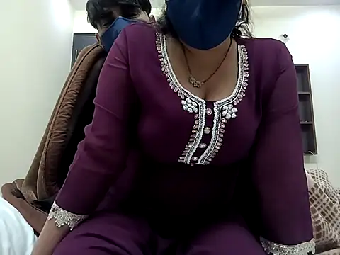 horny milf couple online show from January 12, 2026, 5:42 pm