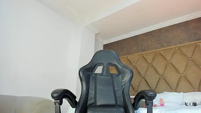 ScarletEvanss  online show from March 17, 2026, 11:24 am