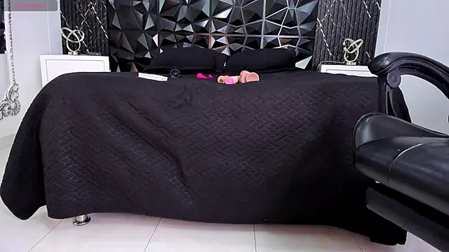 ScarletEvanss  online show from April 25, 2026, 1:41 pm