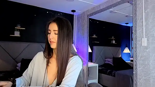 giapearl25 online show from October 10, 2025, 12:06 pm