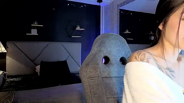 giapearl25 online show from October 14, 2025, 1:12 pm