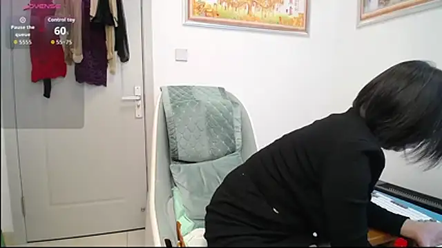 Snapshot of selinajuan chatting on November 20, 2025, 2:40 pm selinajuan online show from November 20, 2025, 2:40 pm