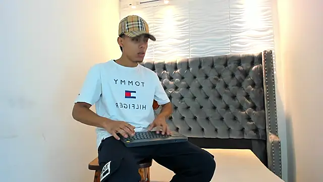 Snapshot of JACCOCK_4 chatting on November 4, 2025, 3:43 am JACCOCK 4 online show from November 4, 2025, 3:43 am