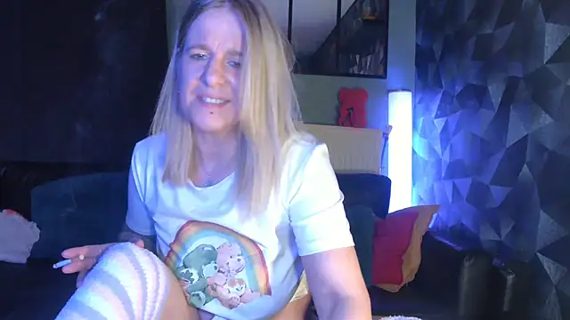 Delichieuse5 online show from February 19, 2026, 9:01 pm