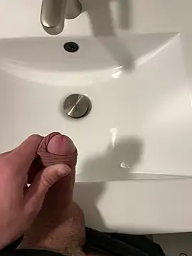 maksinka2006 online show from October 13, 2025, 4:30 pm