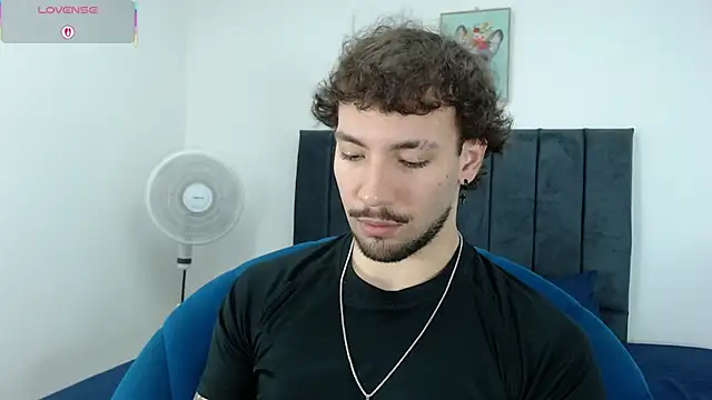 angel kyrozz online show from February 2, 2026, 7:02 pm