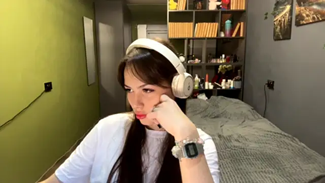 MysticAlisa online show from October 16, 2025, 10:01 am