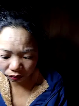 miomio-12 online show from December 3, 2025, 7:35 pm