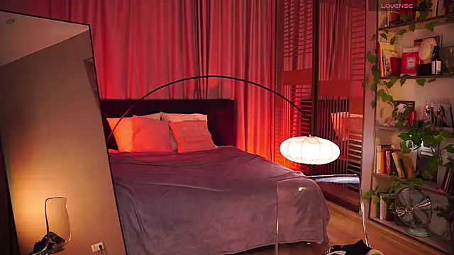 Snapshot of YokoKoko_ chatting on December 16, 2025, 5:33 am YokoKoko online show from December 16, 2025, 5:33 am