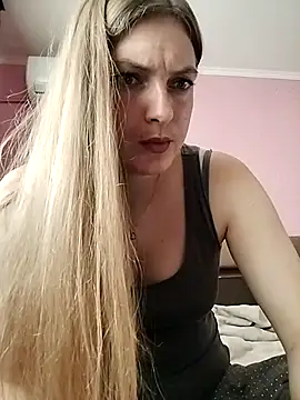 Snapshot of OksiLoverx chatting on March 17, 2026, 9:45 am OksiLoverx online show from March 17, 2026, 9:45 am