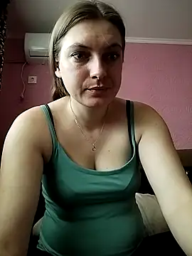 Snapshot of OksiLoverx chatting on February 18, 2026, 7:39 am OksiLoverx online show from February 18, 2026, 7:39 am