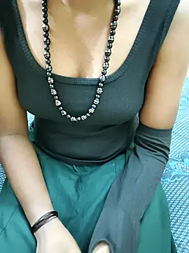 Snapshot of Chennai-couples chatting on November 6, 2025, 7:18 pm Chennai-couples online show from November 6, 2025, 7:18 pm