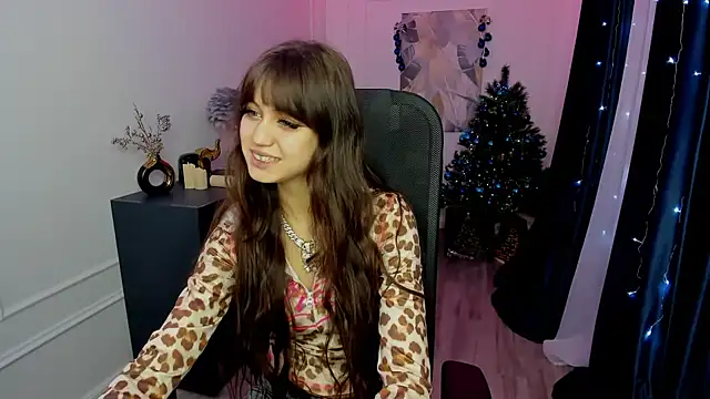 Snapshot of TiffanyYounge chatting on December 15, 2025, 7:41 pm TiffanyYounge online show from December 15, 2025, 7:41 pm