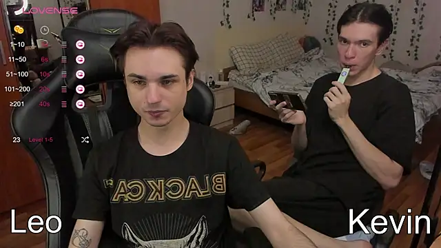 Snapshot of twink_boysss chatting on October 19, 2025, 3:04 pm twink boysss online show from October 19, 2025, 3:04 pm