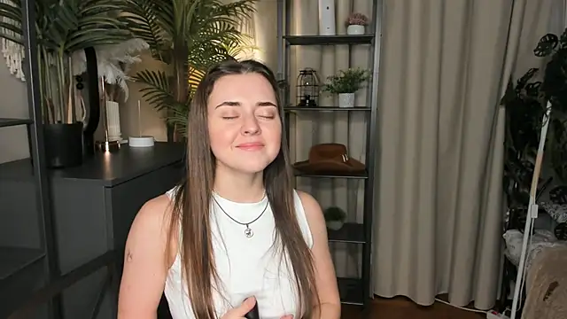 Snapshot of ThelmaJusto chatting on November 17, 2025, 4:00 pm ThelmaJusto online show from November 17, 2025, 4:00 pm