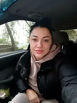 Snapshot of LuceSkys chatting on October 17, 2025, 5:22 am LuceSkys online show from October 17, 2025, 5:22 am