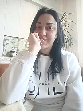 Snapshot of LuceSkys chatting on November 1, 2025, 9:36 am LuceSkys online show from November 1, 2025, 9:36 am