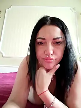 Snapshot of LuceSkys chatting on October 13, 2025, 6:37 am LuceSkys online show from October 13, 2025, 6:37 am