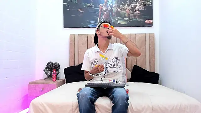 Timothe Evans online show from October 28, 2025, 8:52 pm