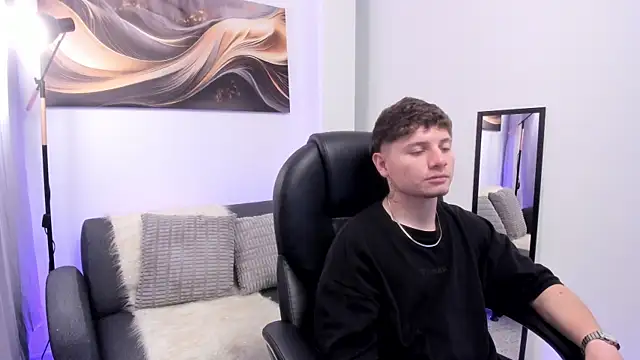 Leoo Miller online show from December 18, 2025, 4:28 am