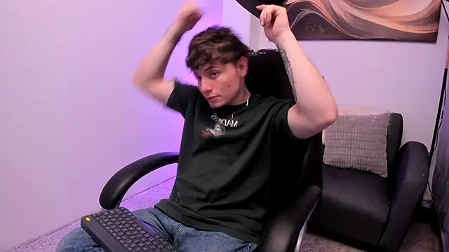 Snapshot of Leoo_Miller chatting on November 14, 2025, 11:08 pm Leoo Miller online show from November 14, 2025, 11:08 pm