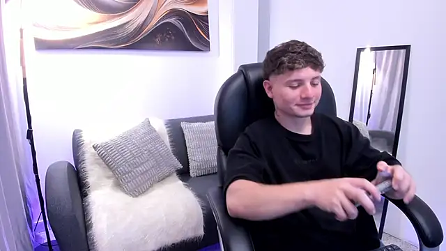 Snapshot of Leoo_Miller chatting on December 14, 2025, 4:18 am Leoo Miller online show from December 14, 2025, 4:18 am