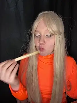 Snapshot of Darling_Bri_ chatting on October 17, 2025, 11:56 am Darling Bri online show from October 17, 2025, 11:56 am