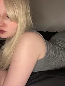 Snapshot of Darling_Bri_ chatting on November 5, 2025, 2:09 pm Darling Bri online show from November 5, 2025, 2:09 pm