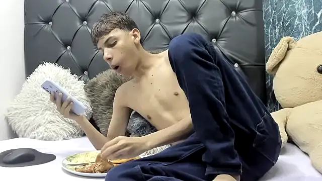 Snapshot of sexyboys_cutex18 chatting on December 15, 2025, 7:31 pm sexyboys cutex18 online show from December 15, 2025, 7:31 pm