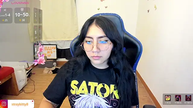 Snapshot of LoveLyy- chatting on January 18, 2026, 3:32 am LoveLyy- online show from January 18, 2026, 3:32 am