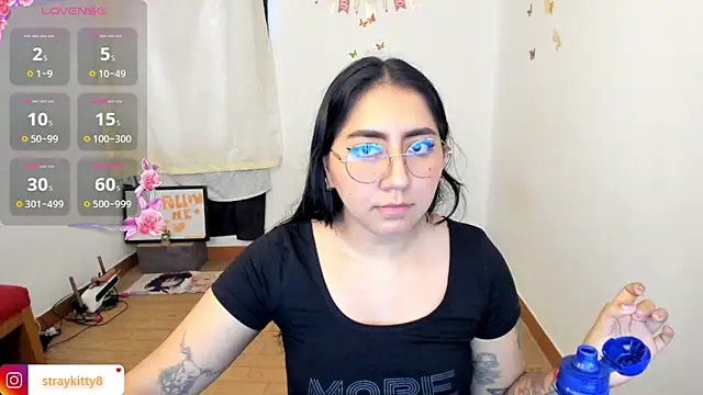 Snapshot of LoveLyy- chatting on March 12, 2026, 8:02 pm LoveLyy- online show from March 12, 2026, 8:02 pm