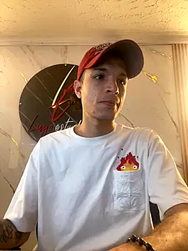 santyrestrepo online show from November 28, 2025, 6:57 am