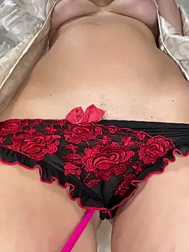 Snapshot of Aurynne chatting on November 15, 2025, 6:56 pm Aurynne online show from November 15, 2025, 6:56 pm