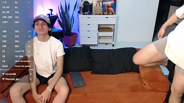 Snapshot of Alec_and_Nick chatting on October 8, 2025, 12:01 am Alec and Nick online show from October 8, 2025, 12:01 am