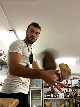 Snapshot of Xhrome98 chatting on October 19, 2025, 4:32 pm Xhrome98 online show from October 19, 2025, 4:32 pm