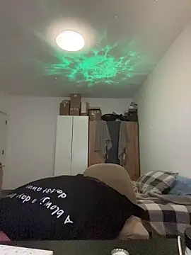 Snapshot of Xhrome98 chatting on October 28, 2025, 1:54 pm Xhrome98 online show from October 28, 2025, 1:54 pm