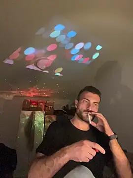 Snapshot of Xhrome98 chatting on November 8, 2025, 10:24 pm Xhrome98 online show from November 8, 2025, 10:24 pm