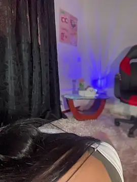 AlannaDollx online show from November 8, 2025, 1:47 pm