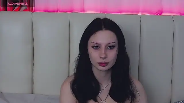 Snapshot of MaeAnna chatting on December 14, 2025, 1:28 pm MaeAnna online show from December 14, 2025, 1:28 pm