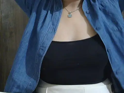 Snapshot of Hot_Meadow chatting on November 22, 2025, 6:40 pm Hot Meadow online show from November 22, 2025, 6:40 pm