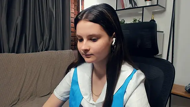 Snapshot of SkyDoll chatting on October 9, 2025, 8:53 pm SkyDoll online show from October 9, 2025, 8:53 pm