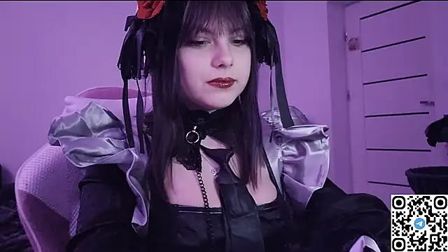 Snapshot of KristiBloom chatting on November 19, 2025, 10:10 pm KristiBloom online show from November 19, 2025, 10:10 pm